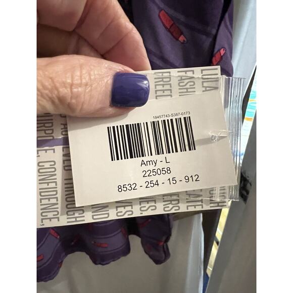 Lularoe Purple Red Lipstick Print Amy Button Up Shirt Sz L Oversized Boxy - Picture 4 of 5